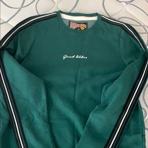 “Good vibes” green crew neck